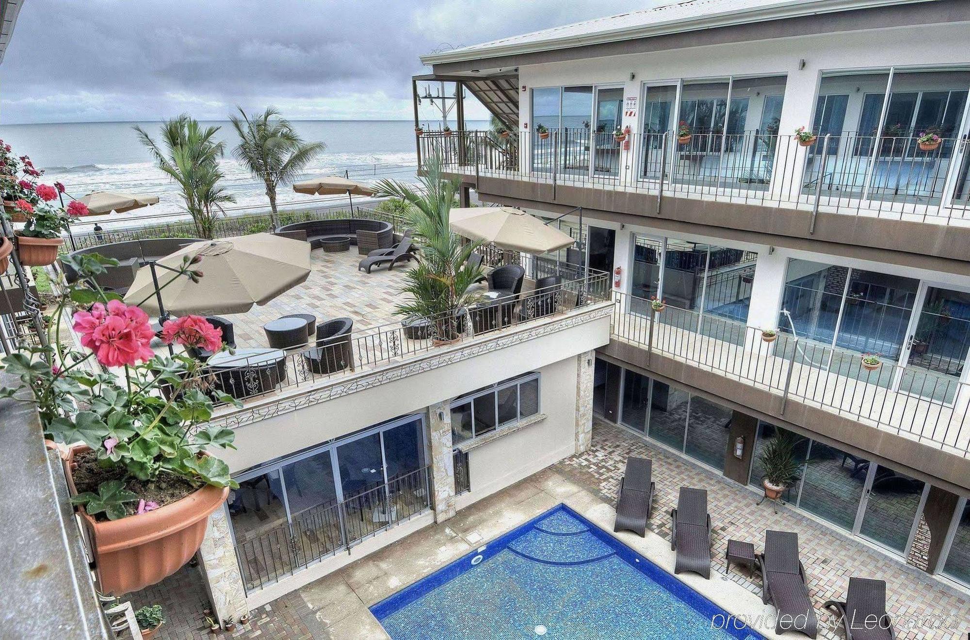 Beachfront Hotel Tramonto Jaco Bagian luar foto