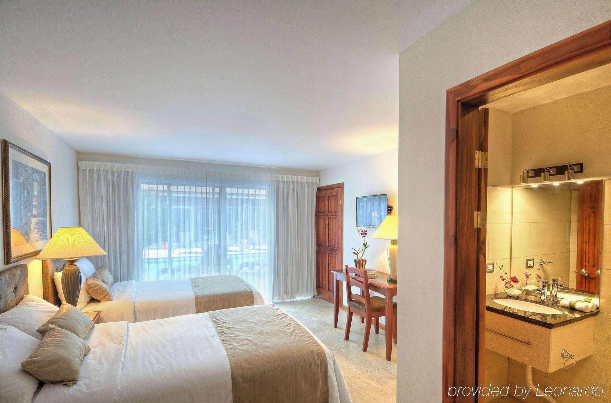 Beachfront Hotel Tramonto Jaco Bagian luar foto
