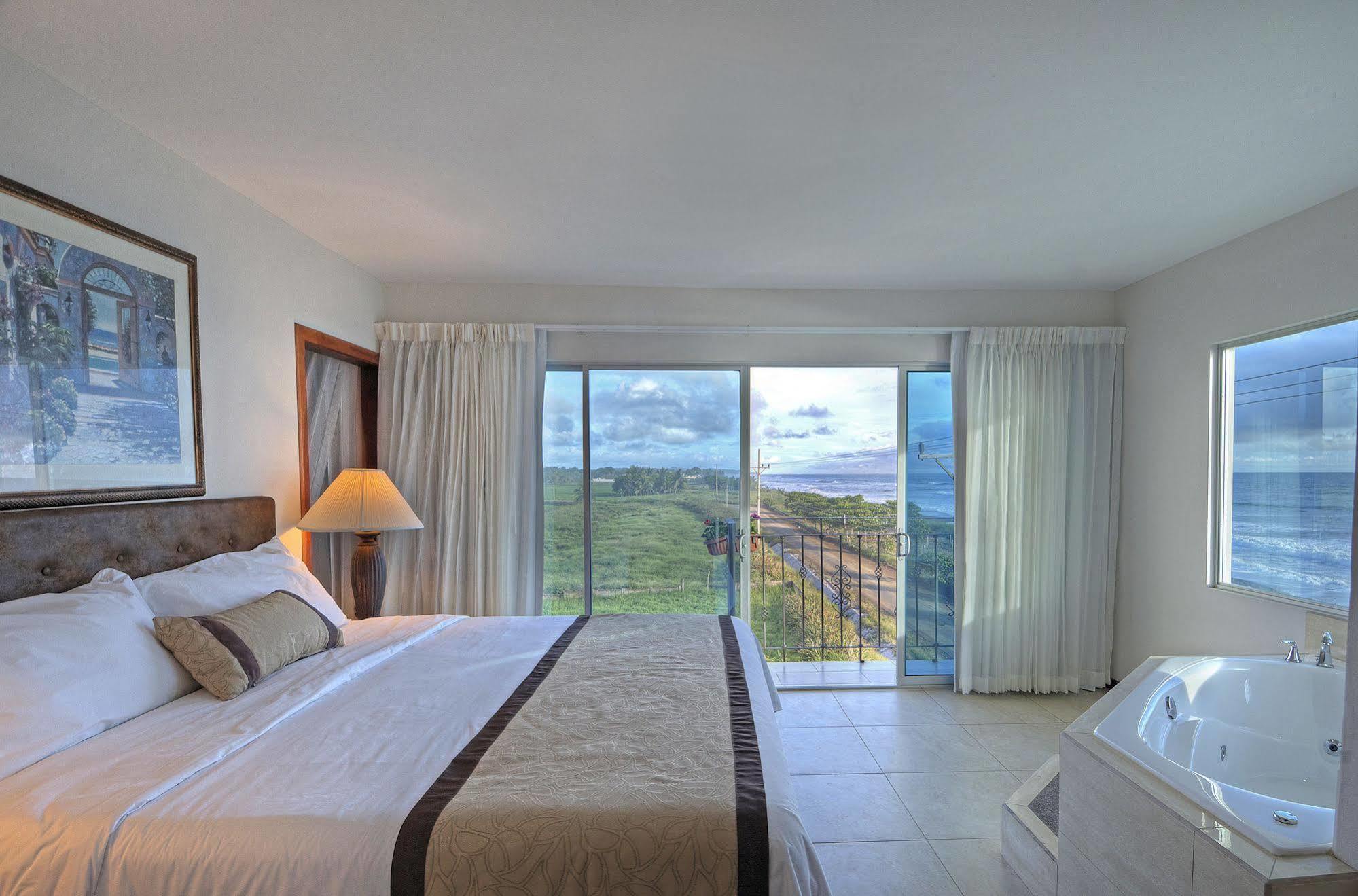 Beachfront Hotel Tramonto Jaco Bagian luar foto