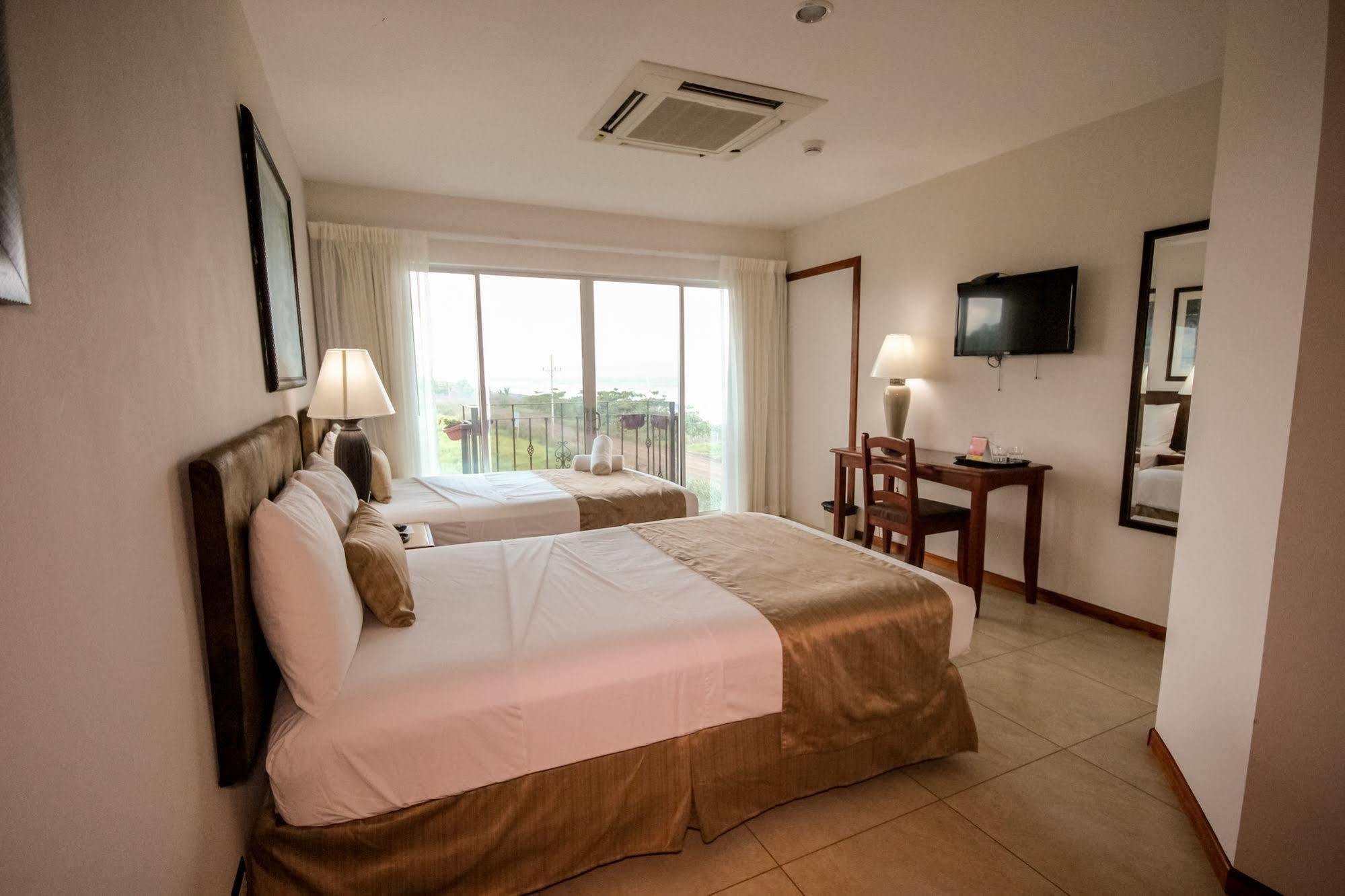 Beachfront Hotel Tramonto Jaco Bagian luar foto