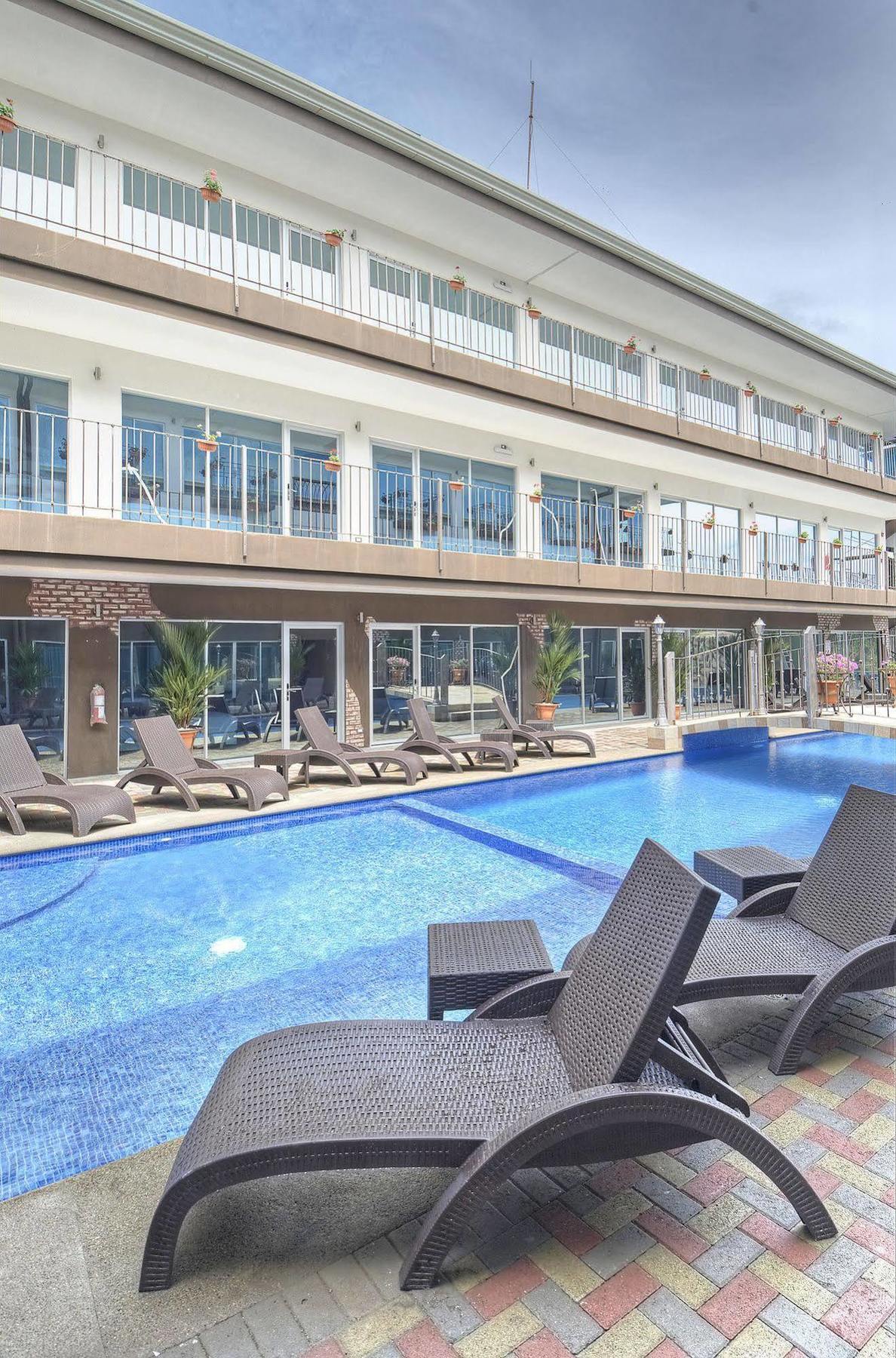 Beachfront Hotel Tramonto Jaco Bagian luar foto