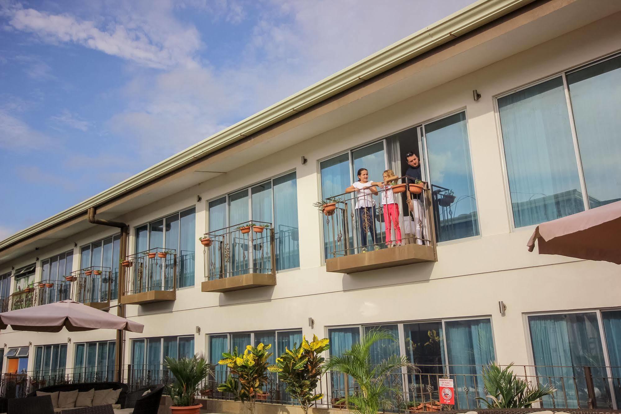 Beachfront Hotel Tramonto Jaco Bagian luar foto
